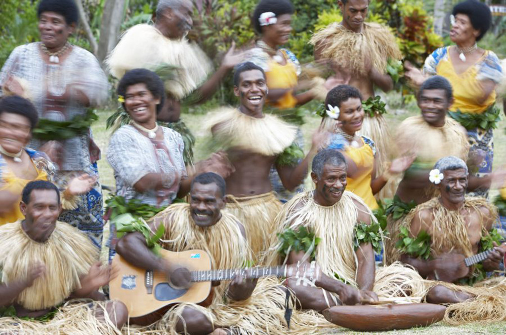 Reunião familiar, danças e missa caracterizam o Natal em Fiji