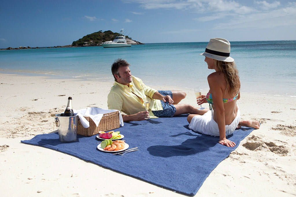 Um picnic romântico na praia também pode ser organizado pelo resort. Foto: Lizard Island