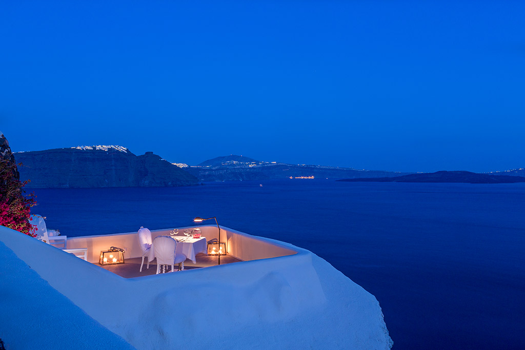 Meal_with_a_view_Canaves_Oia_Suites