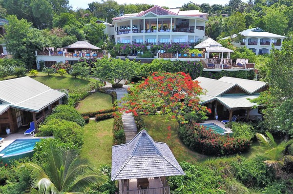 Os diversos níveis do hotel favorecem o restaurante elevado, com vista para o mar do Caribe - foto Calabash Cove